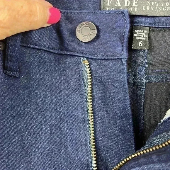 Fade to Blue Women’s Flare Jeans Dark Wash 6 Pockets  Button/Fly Front Trendy - Picture 7 of 11